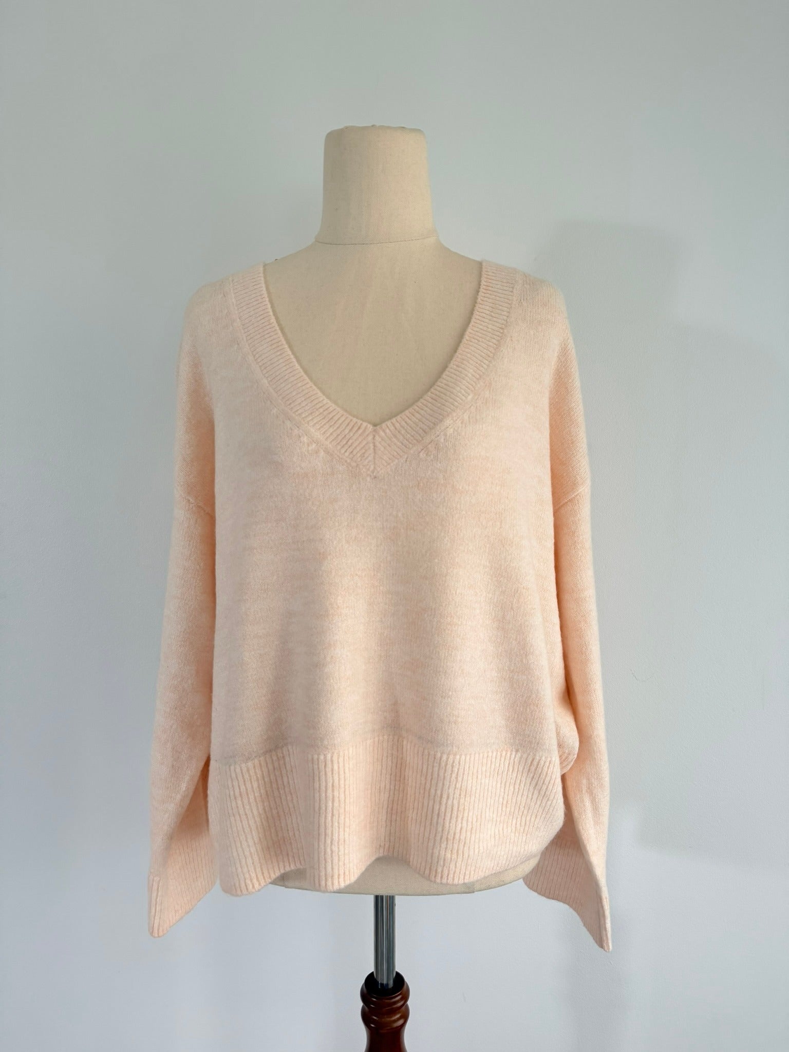 H&M Basic Womens Sz M Peach Acrylic Blend Oversized V-Neck Knit Sweater Casual - Image 1
