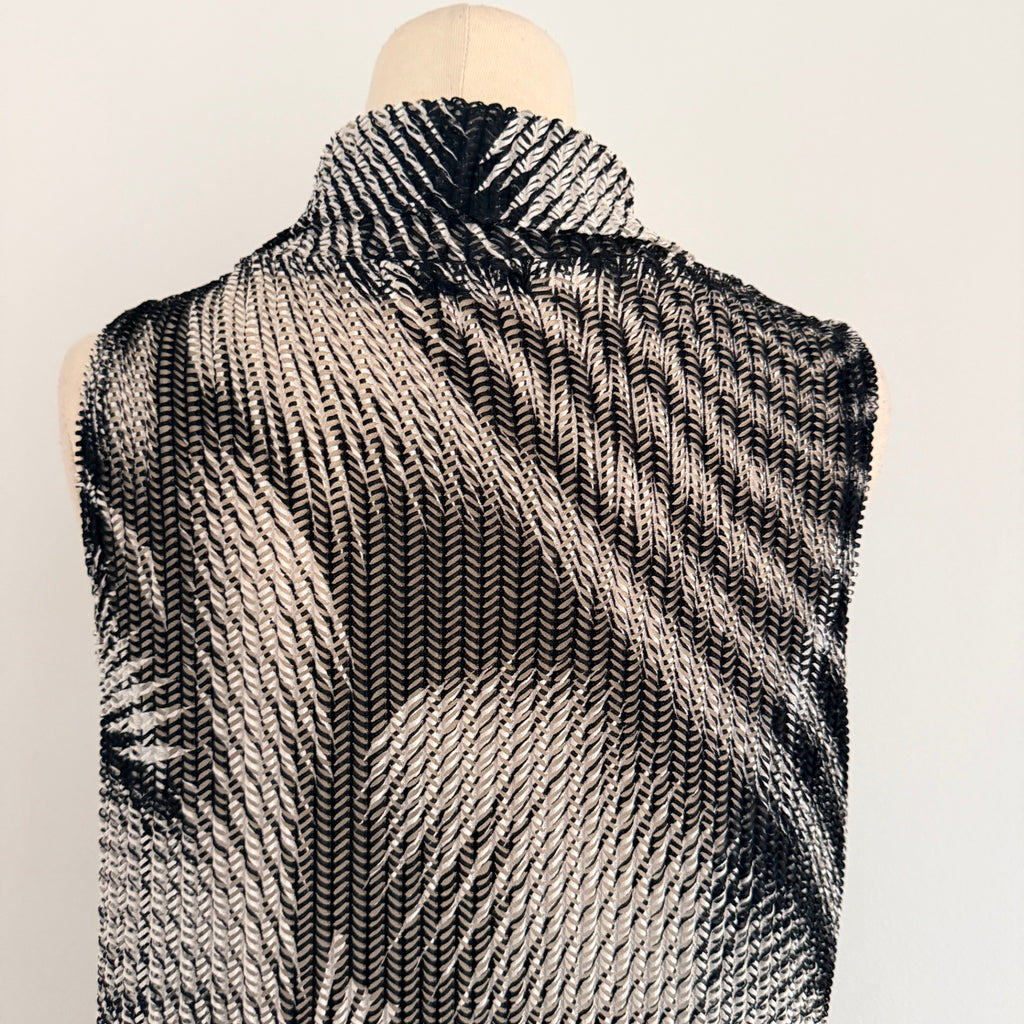 LILIA Black White Polyester Cowl Neck Sleeveless Tunic Top Size M Casual - Image 4
