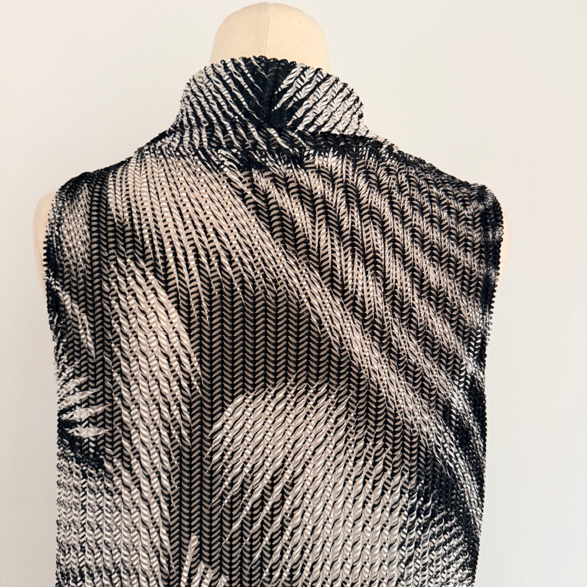 LILIA Black White Polyester Cowl Neck Sleeveless Tunic Top Size M Casual - Image 4