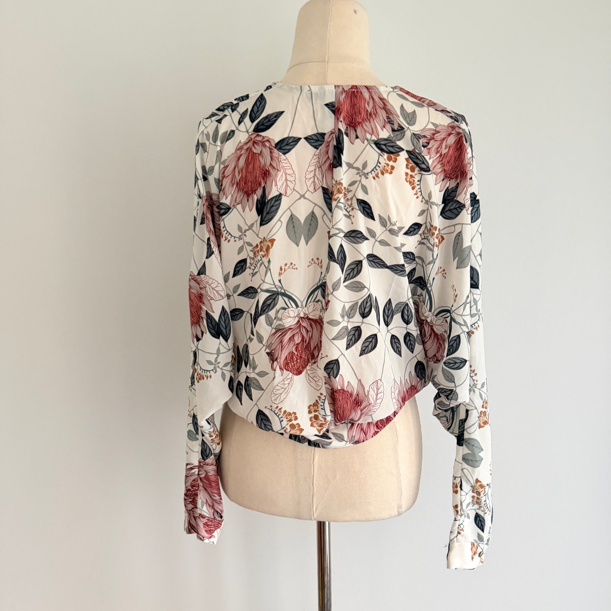 Sheike Floral Print Long Sleeve Wrap Top - Image 17