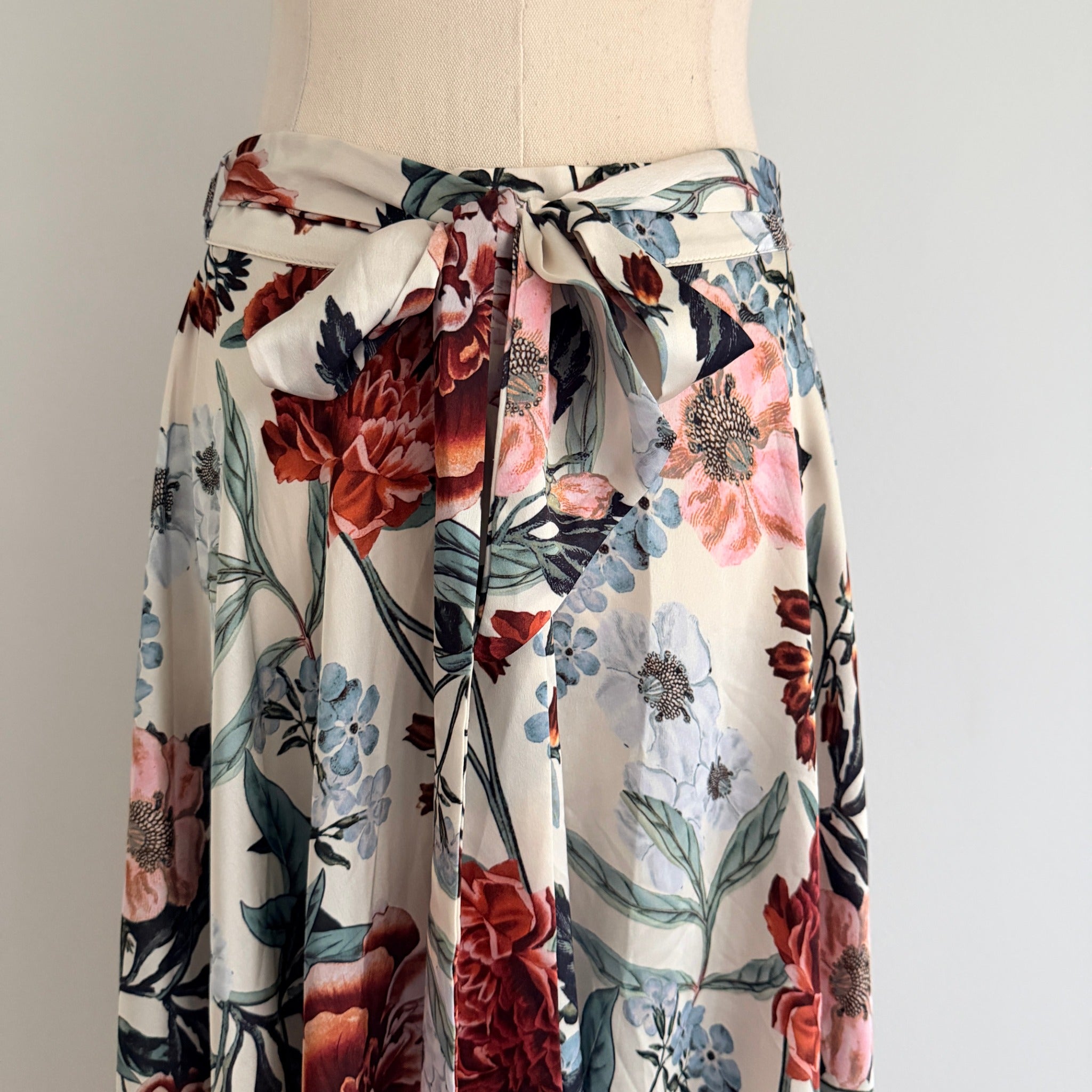 Sheike Floral Wrap Skirt - Elegant High-Low Hemline, Size 8 - Image 9