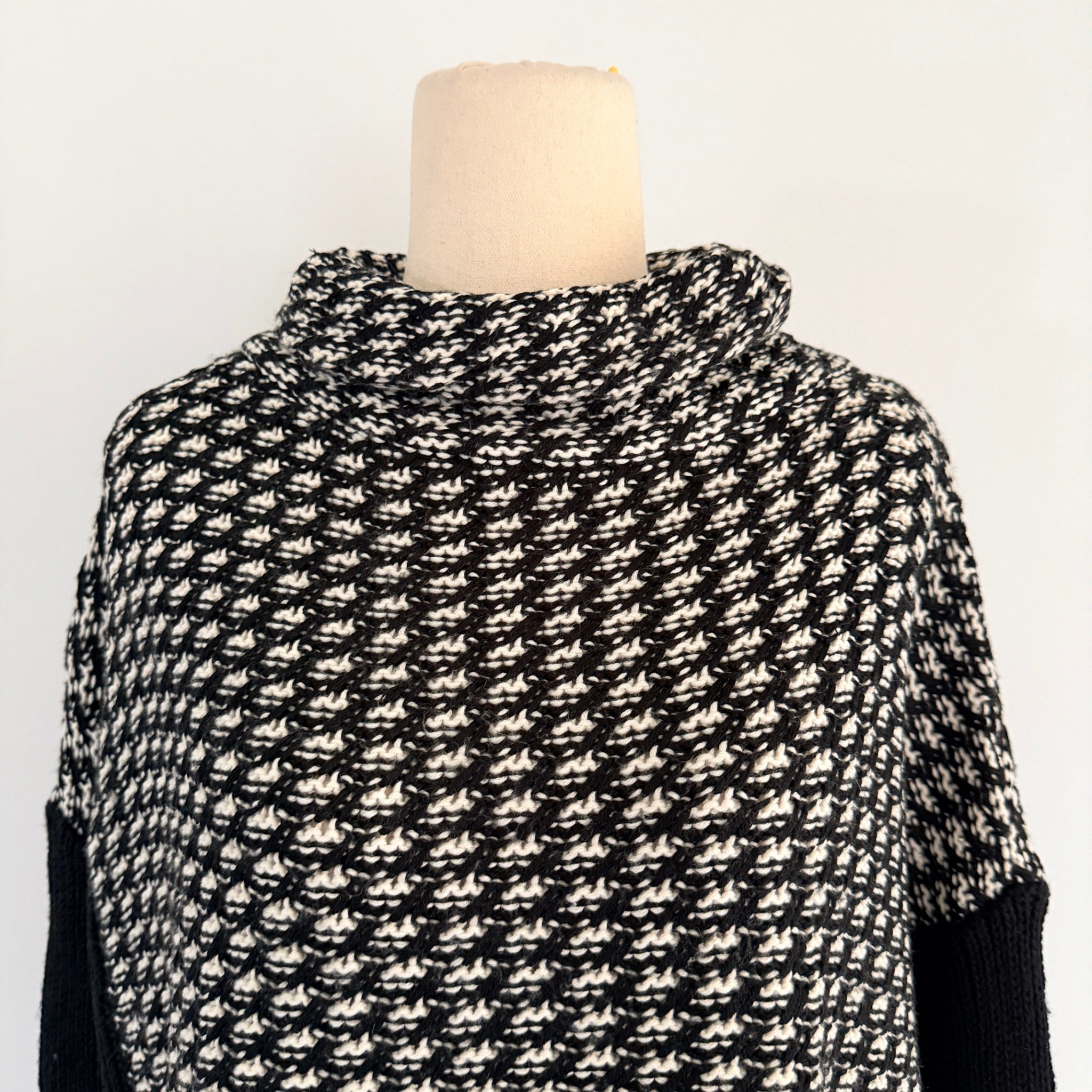 Guess Los Angeles Black White Houndstooth Wool Sweater Sz S Cowl Neck Winter - Image 3