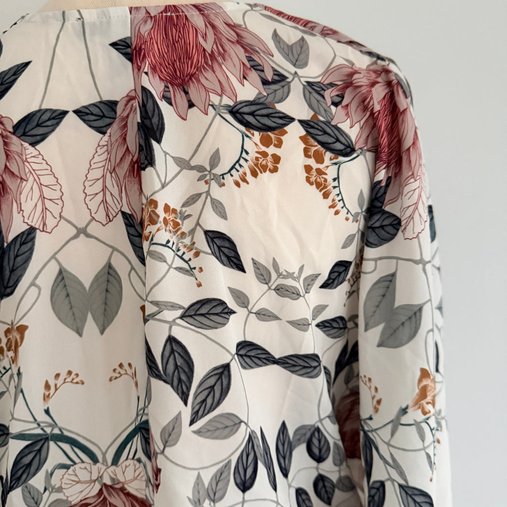 Sheike Floral Print Long Sleeve Wrap Top - Image 19