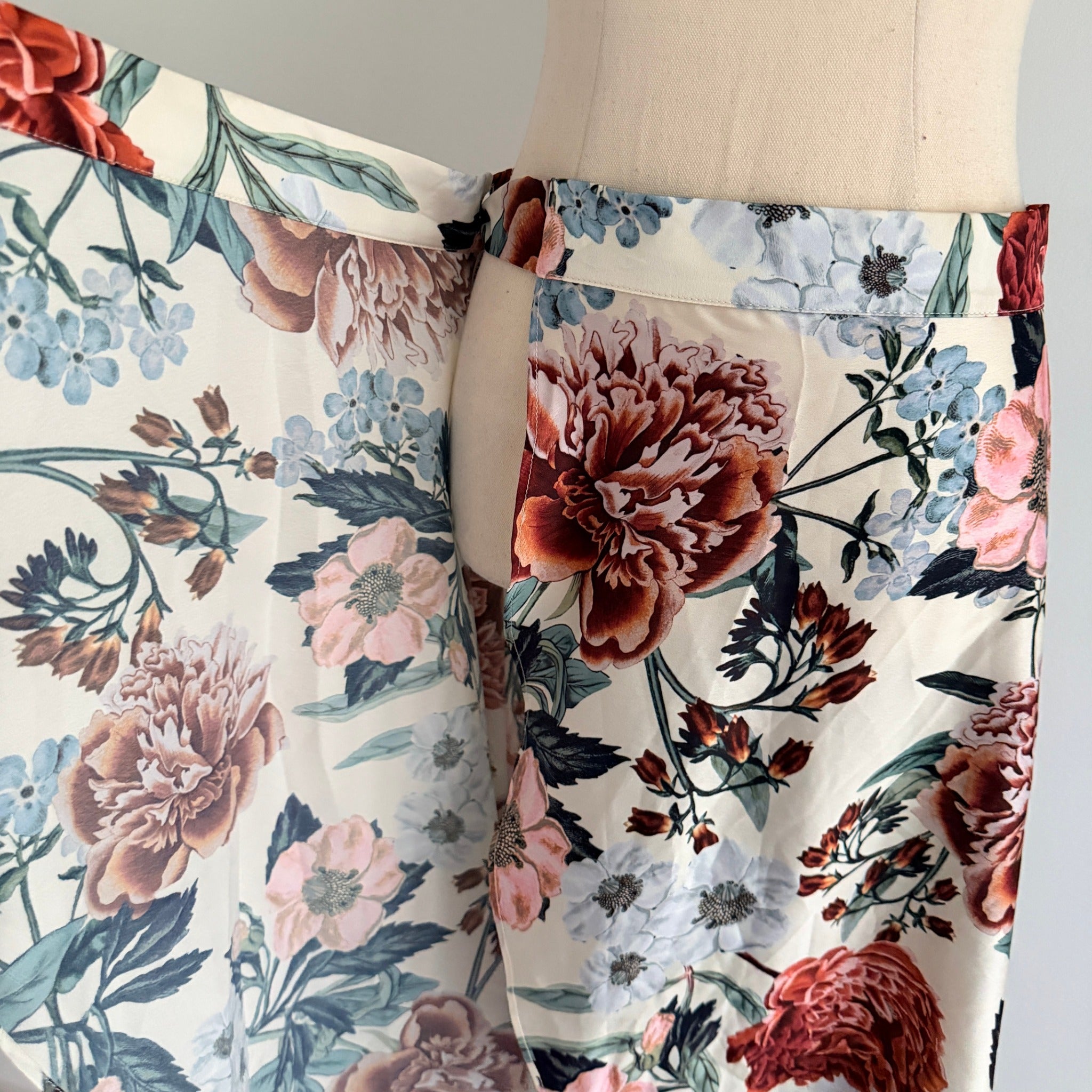 Sheike Floral Wrap Skirt - Elegant High-Low Hemline, Size 8 - Image 6