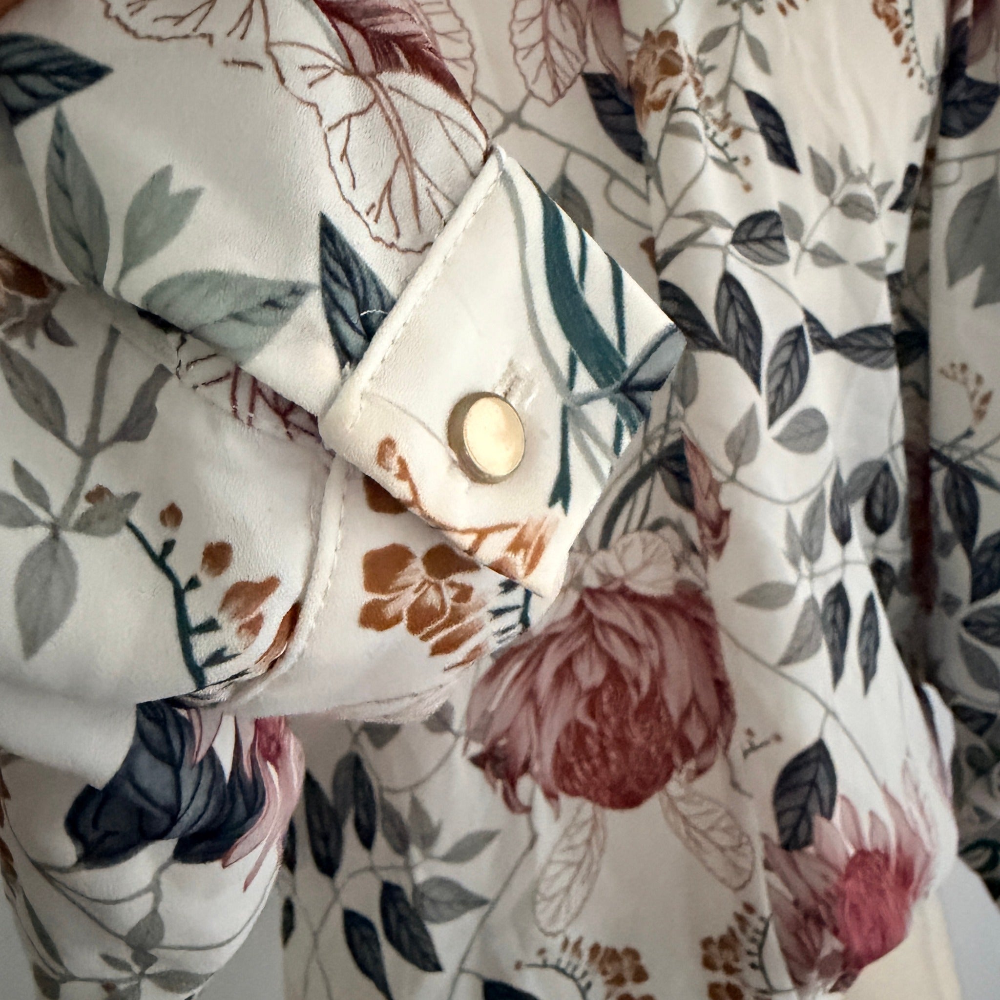Sheike Floral Print Long Sleeve Wrap Top - Image 21
