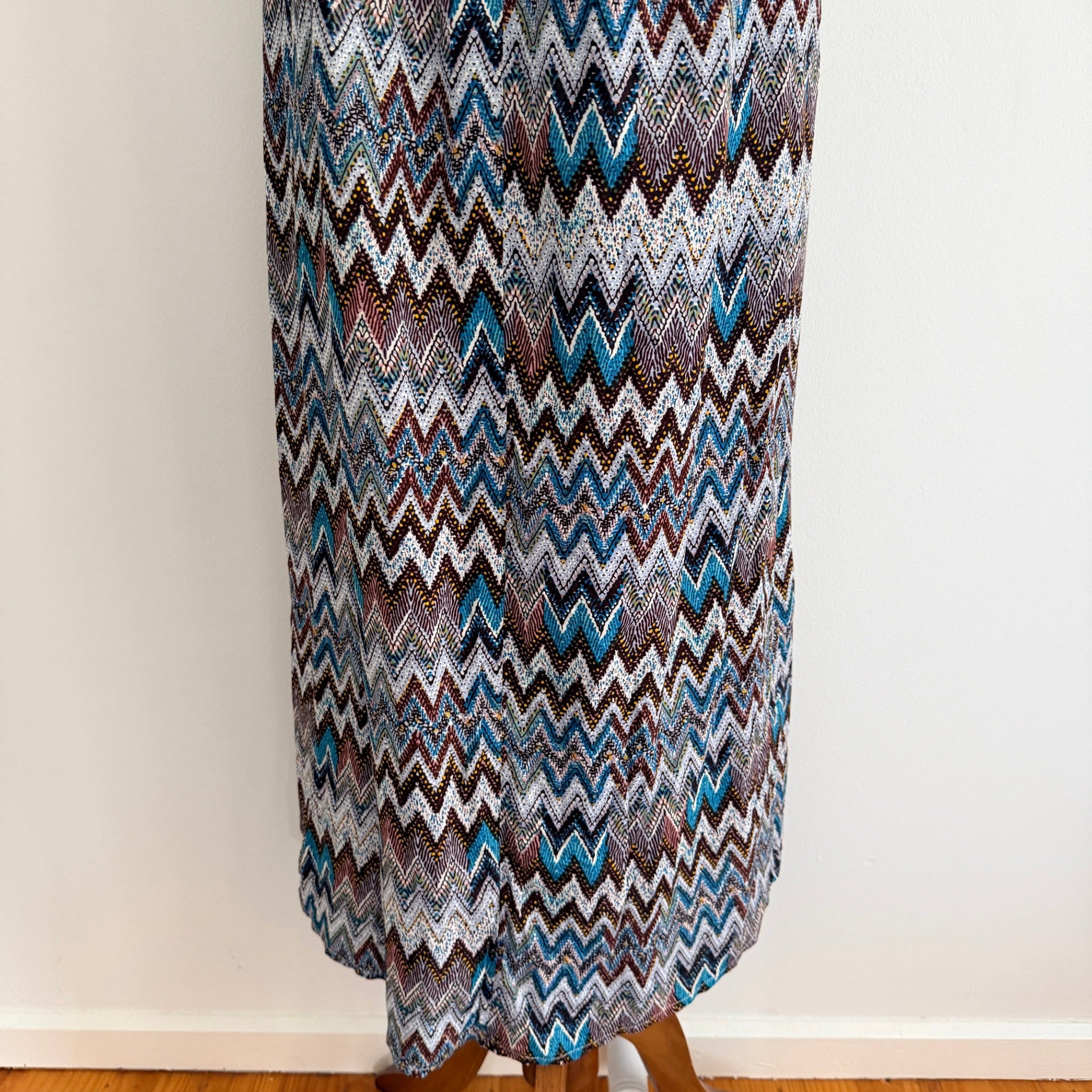 Caroline Morgan Multi Blue Chevron Print Maxi Dress With Gold Hardware - Image 9