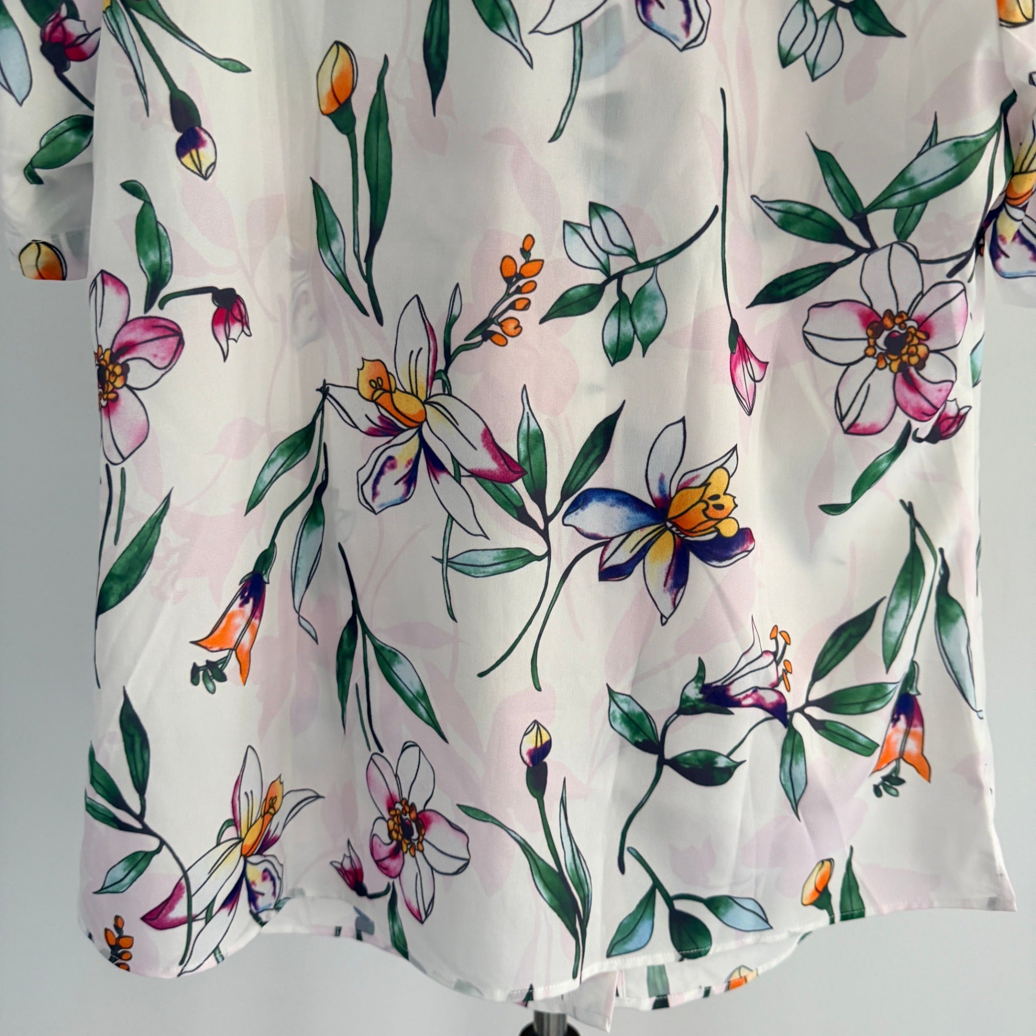 Established Bouquet Blouse White Floral Polyester Top Sz 14 Summer NWT - Image 9