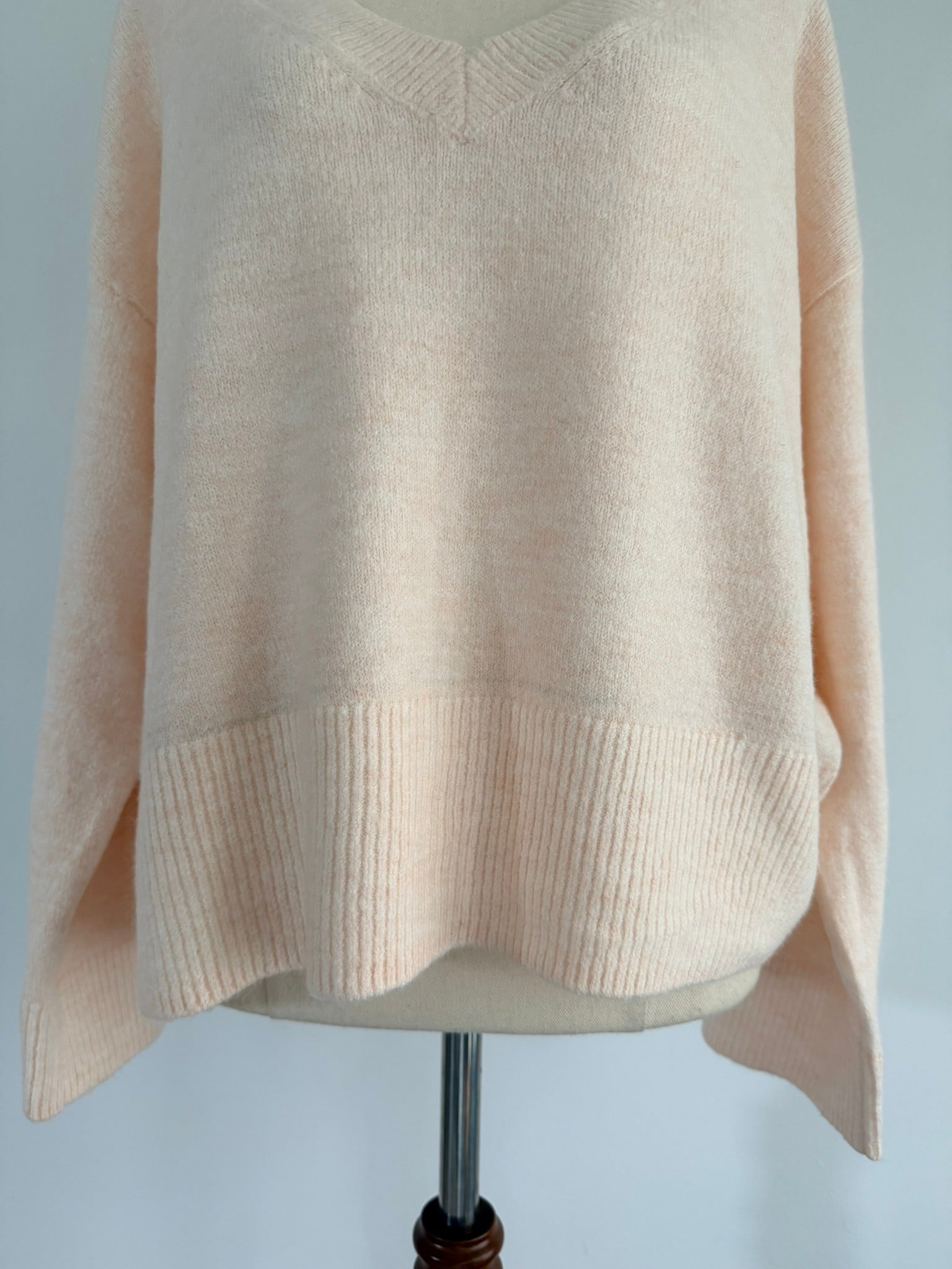 H&M Basic Womens Sz M Peach Acrylic Blend Oversized V-Neck Knit Sweater Casual - Image 14