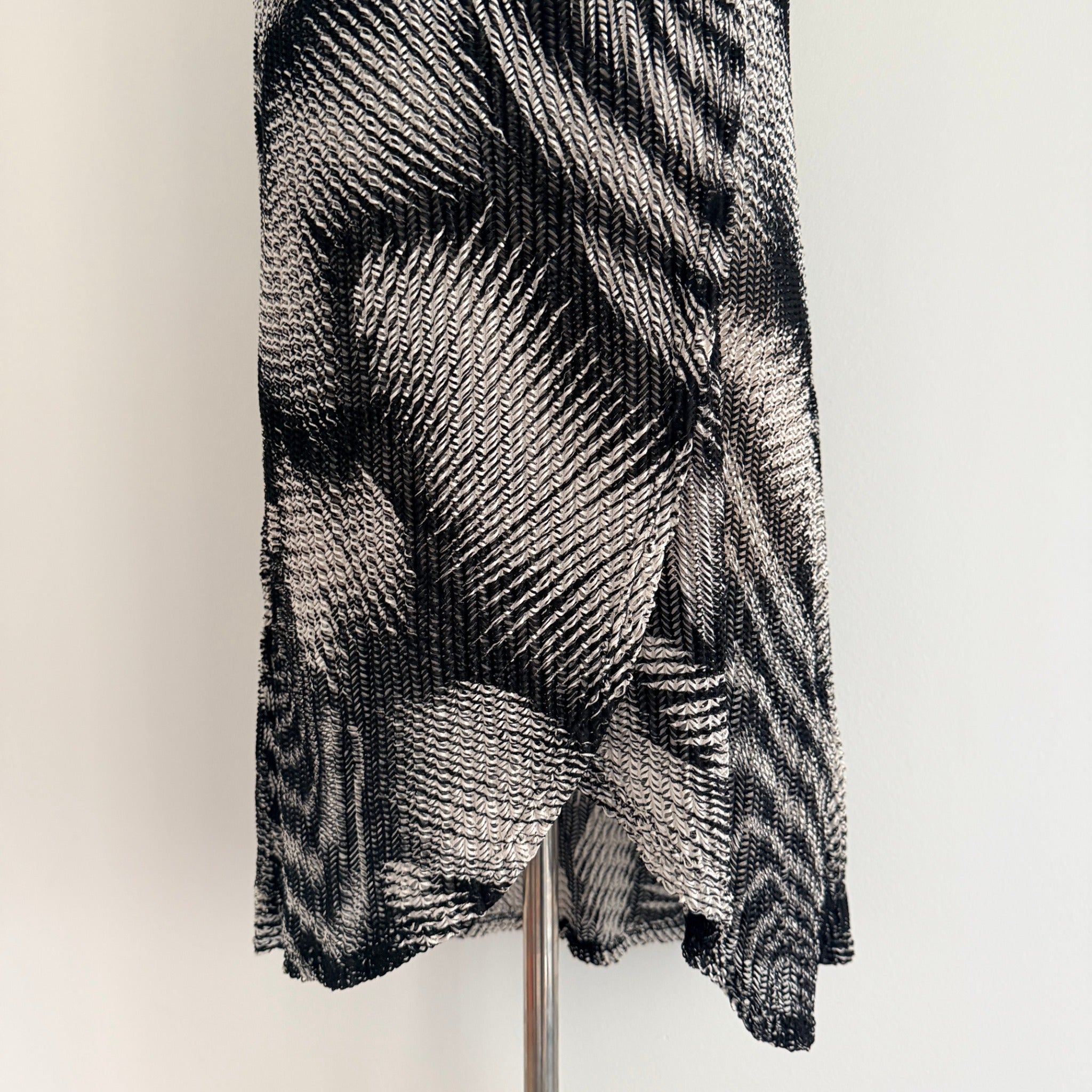 LILIA Black White Polyester Cowl Neck Sleeveless Tunic Top Size M Casual - Image 15
