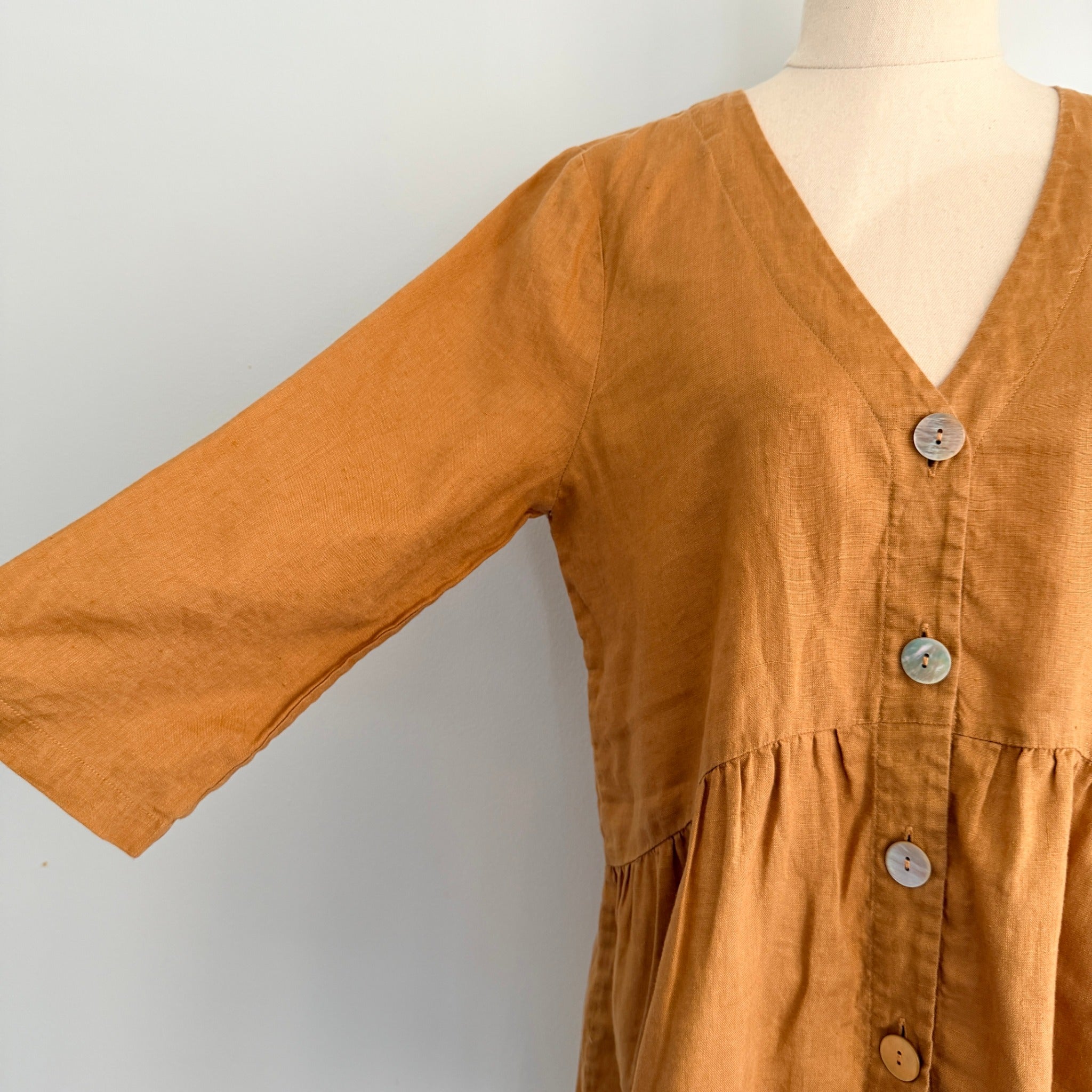 Sussan Linen Tunic Top Ochre V-Neck Button-Down Size 6 Relaxed Summer Casual - Image 13
