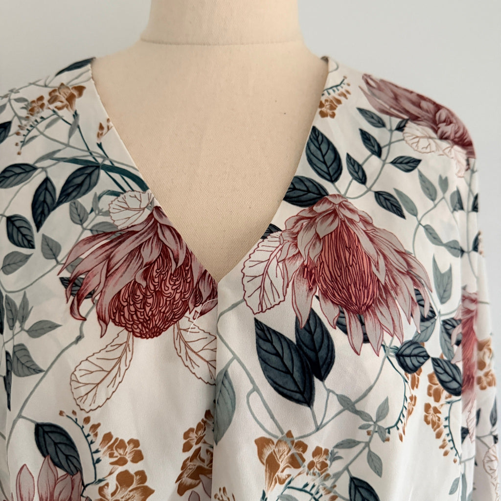 Sheike Floral Print Long Sleeve Wrap Top - Image 9