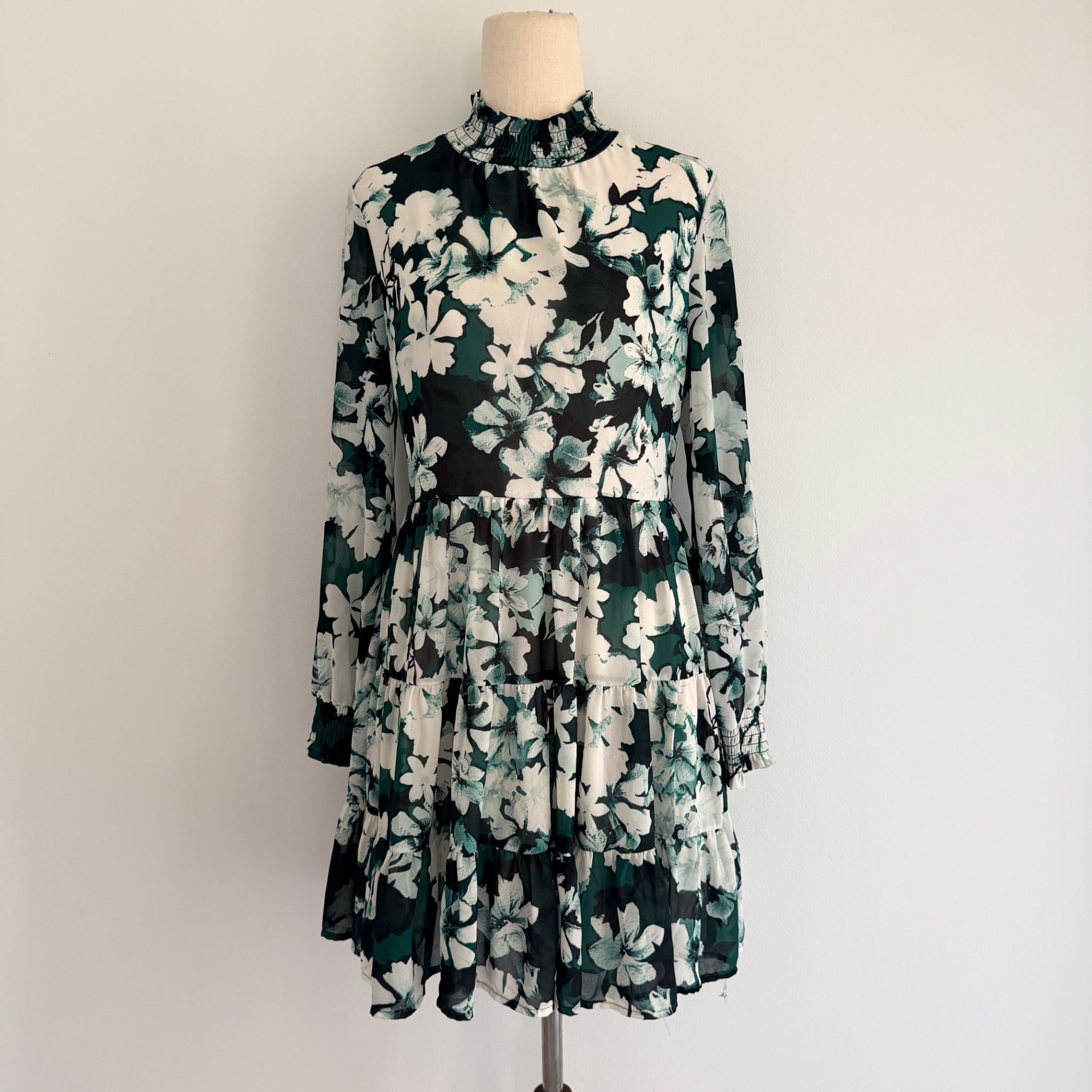 Dotti Floral Tiered Mini Dress - Green & White Size 10 - Image 1