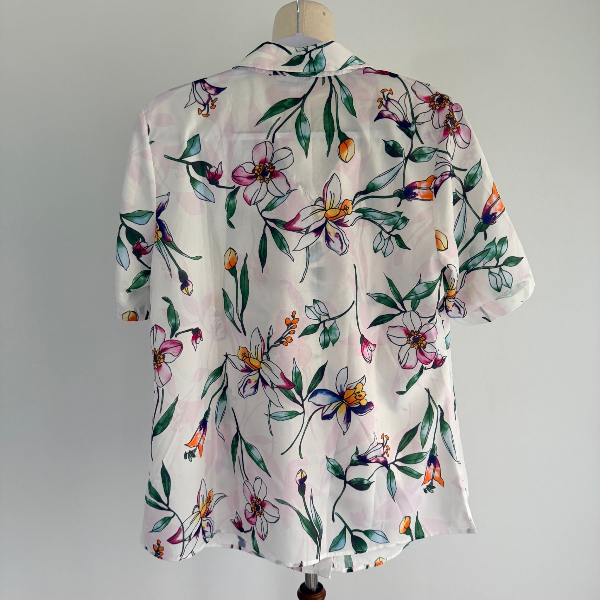 Established Bouquet Blouse White Floral Polyester Top Sz 14 Summer NWT - Image 2