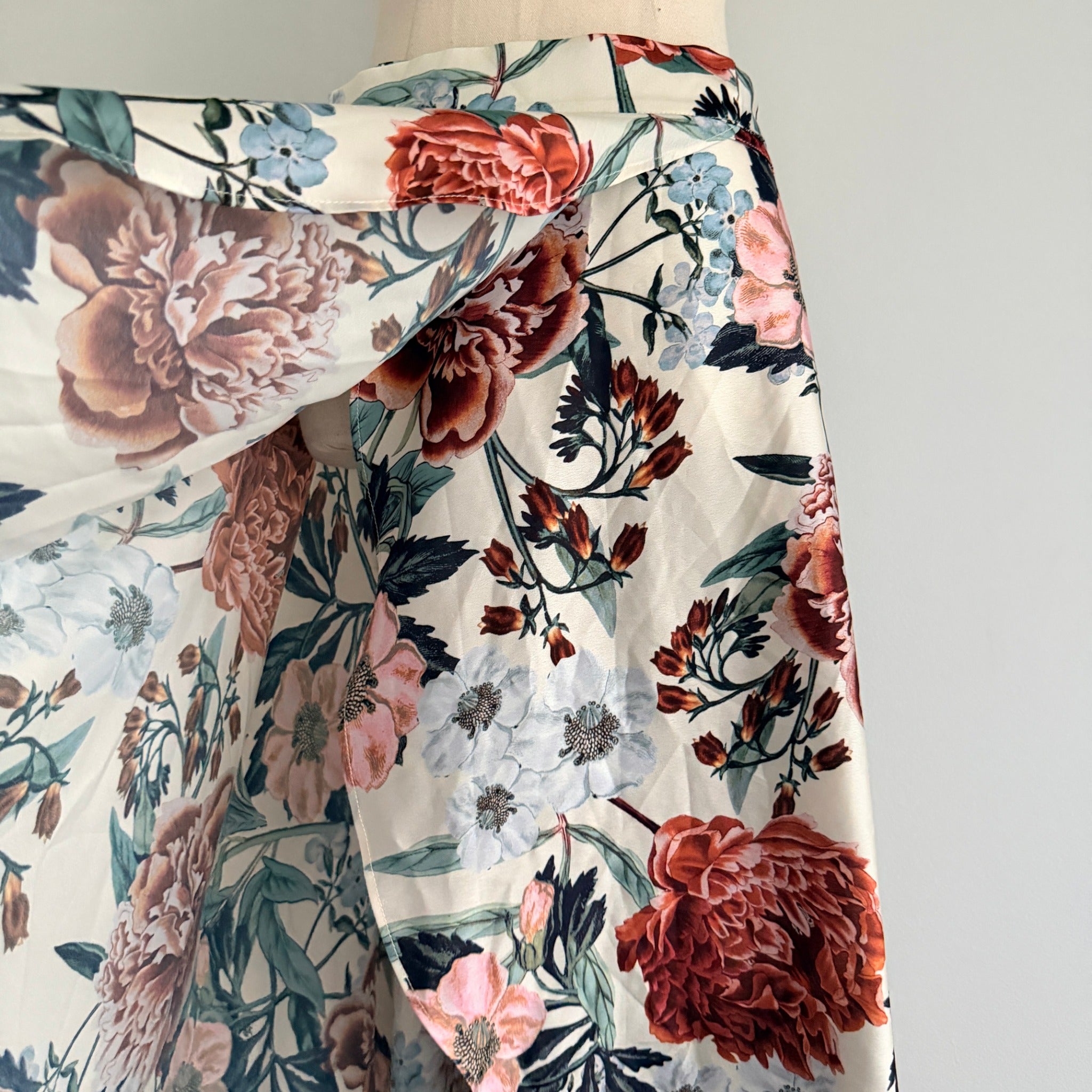 Sheike Floral Wrap Skirt - Elegant High-Low Hemline, Size 8 - Image 3