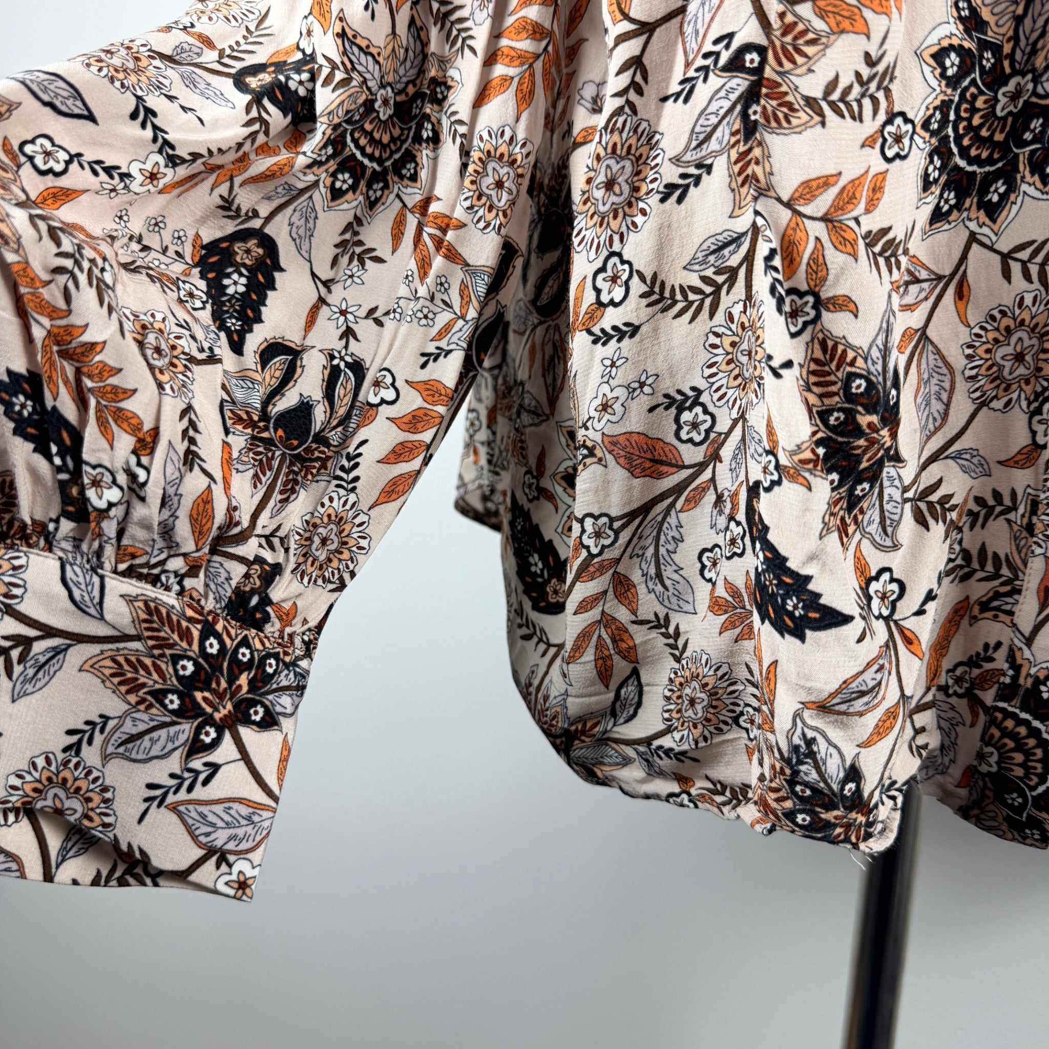 Witchery Beige Floral Print Viscose Blouse Size 6 Button Down Long Sleeve Boho - Image 13
