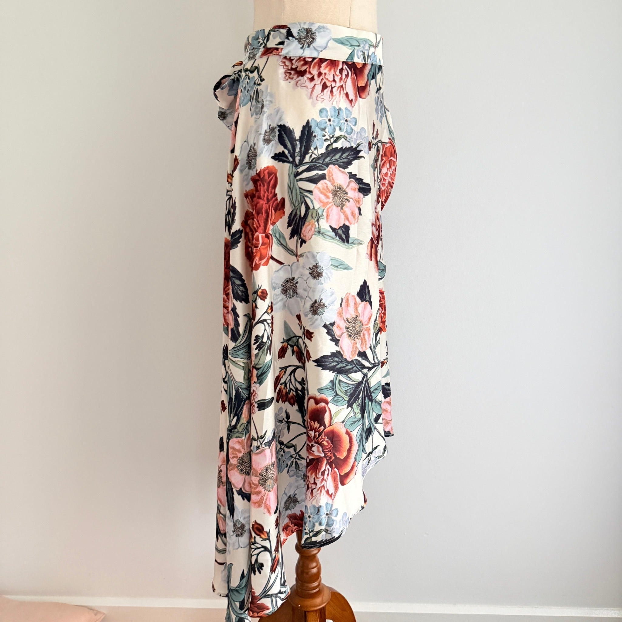 Sheike Floral Wrap Skirt - Elegant High-Low Hemline, Size 8 - Image 2