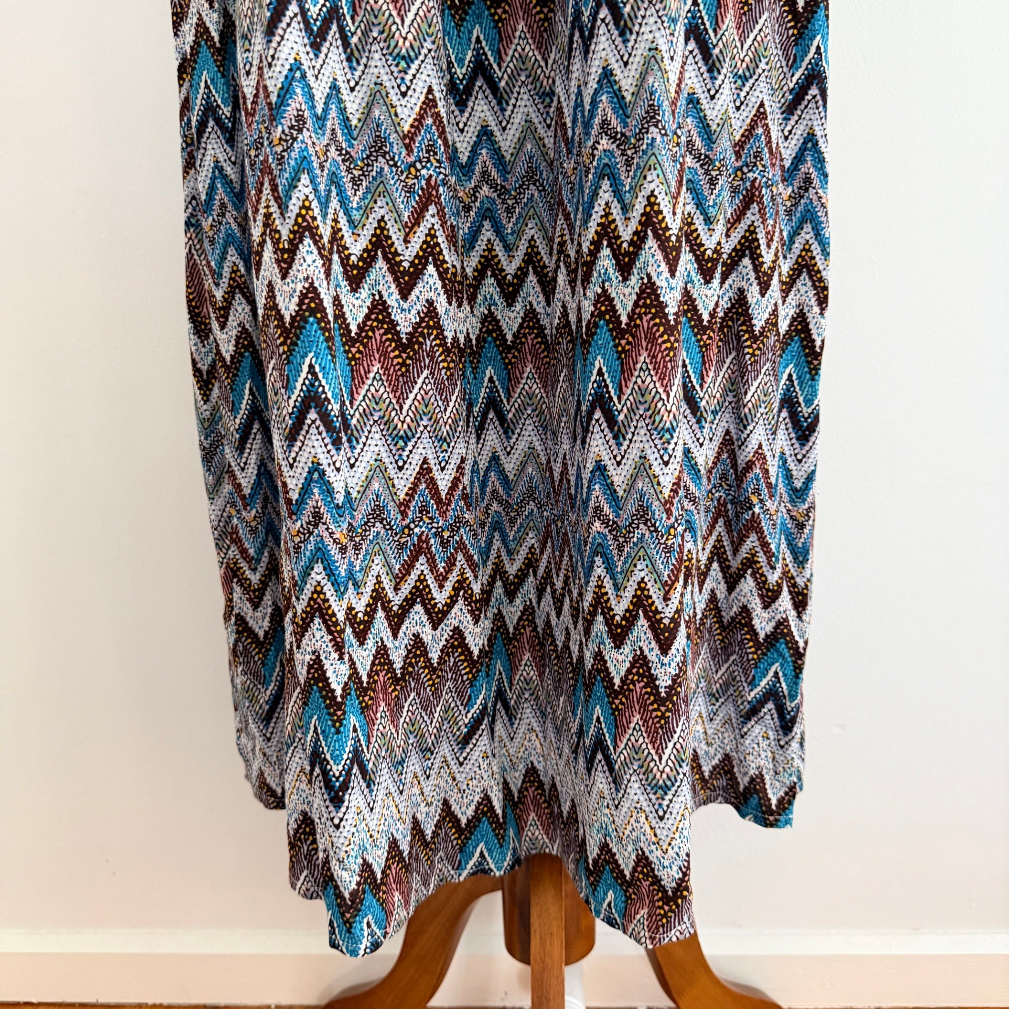 Caroline Morgan Multi Blue Chevron Print Maxi Dress With Gold Hardware - Image 13