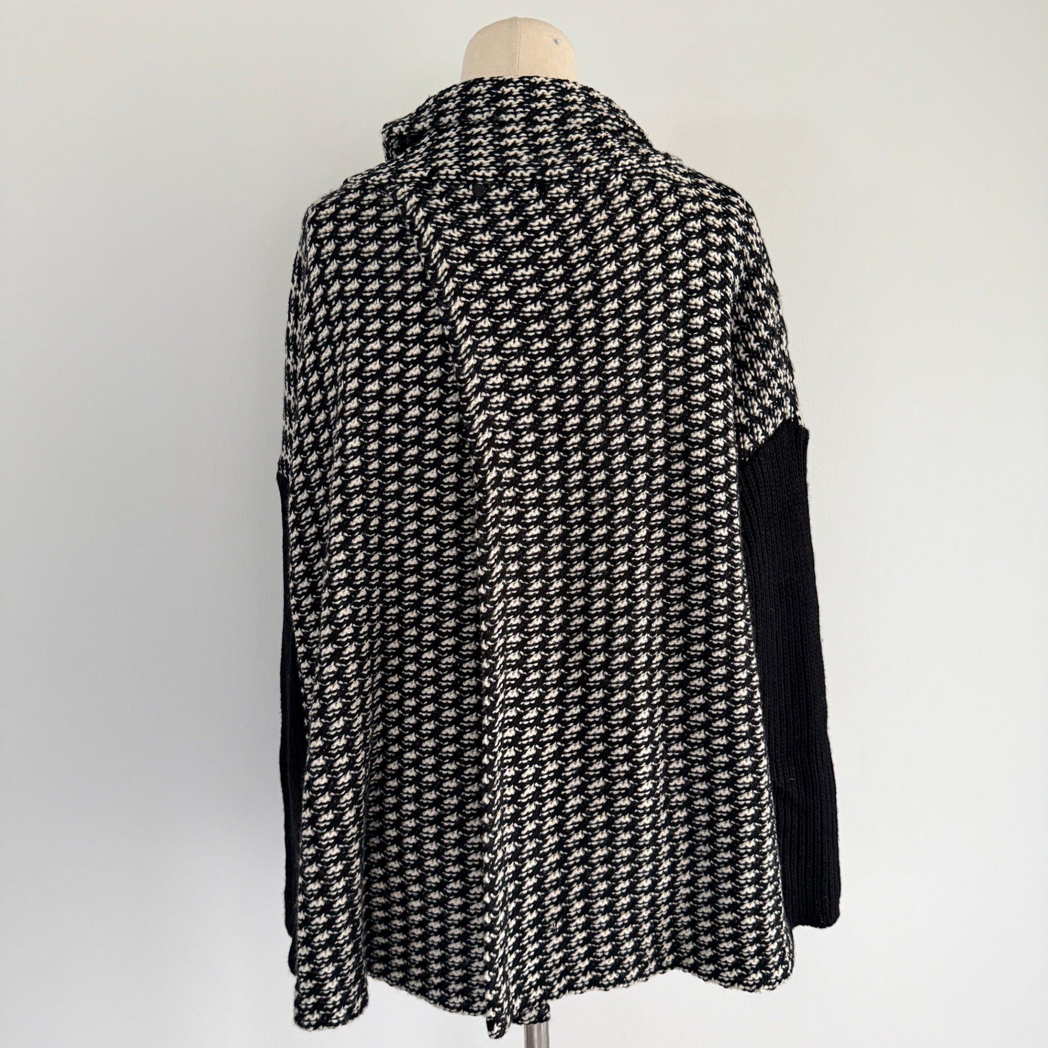 Guess Los Angeles Black White Houndstooth Wool Sweater Sz S Cowl Neck Winter - Image 2