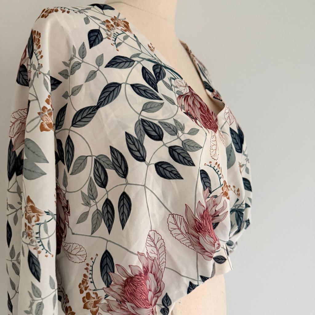 Sheike Floral Print Long Sleeve Wrap Top - Image 12