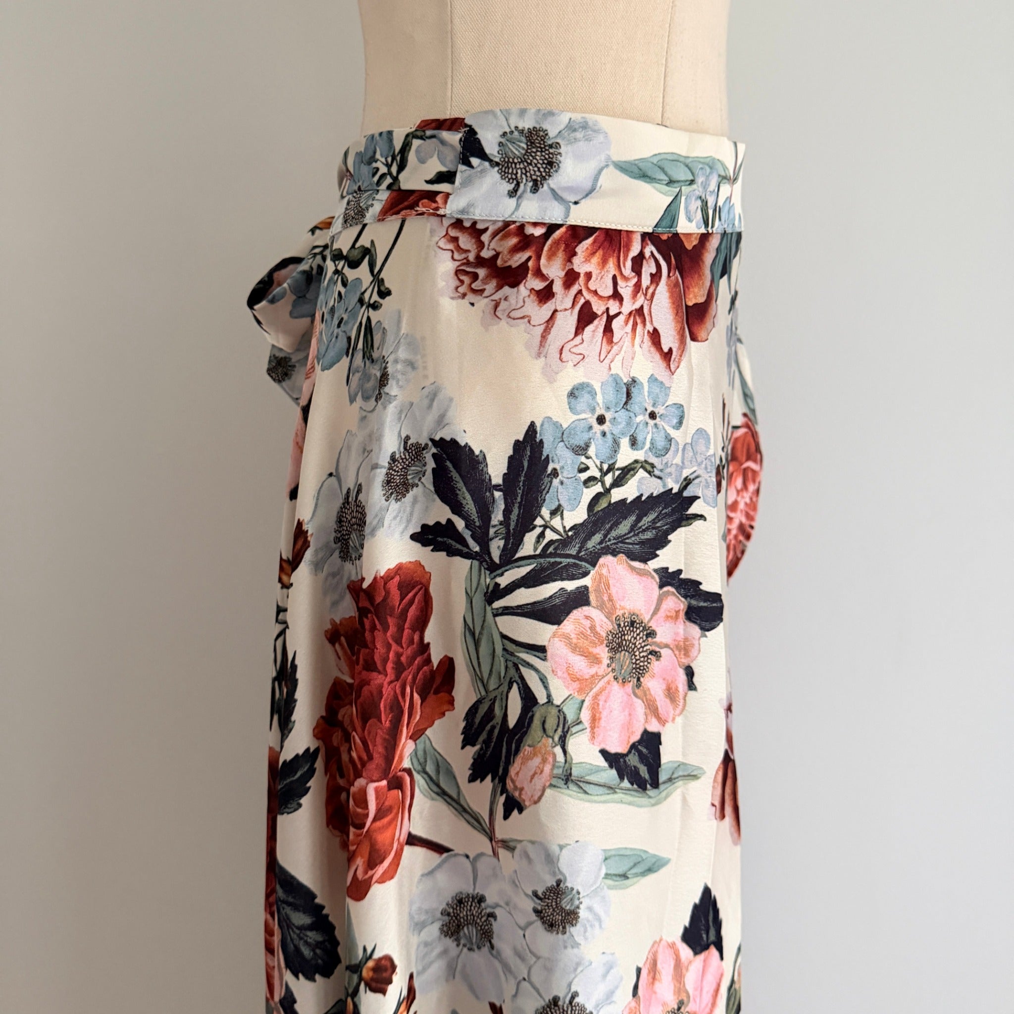 Sheike Floral Wrap Skirt - Elegant High-Low Hemline, Size 8 - Image 13