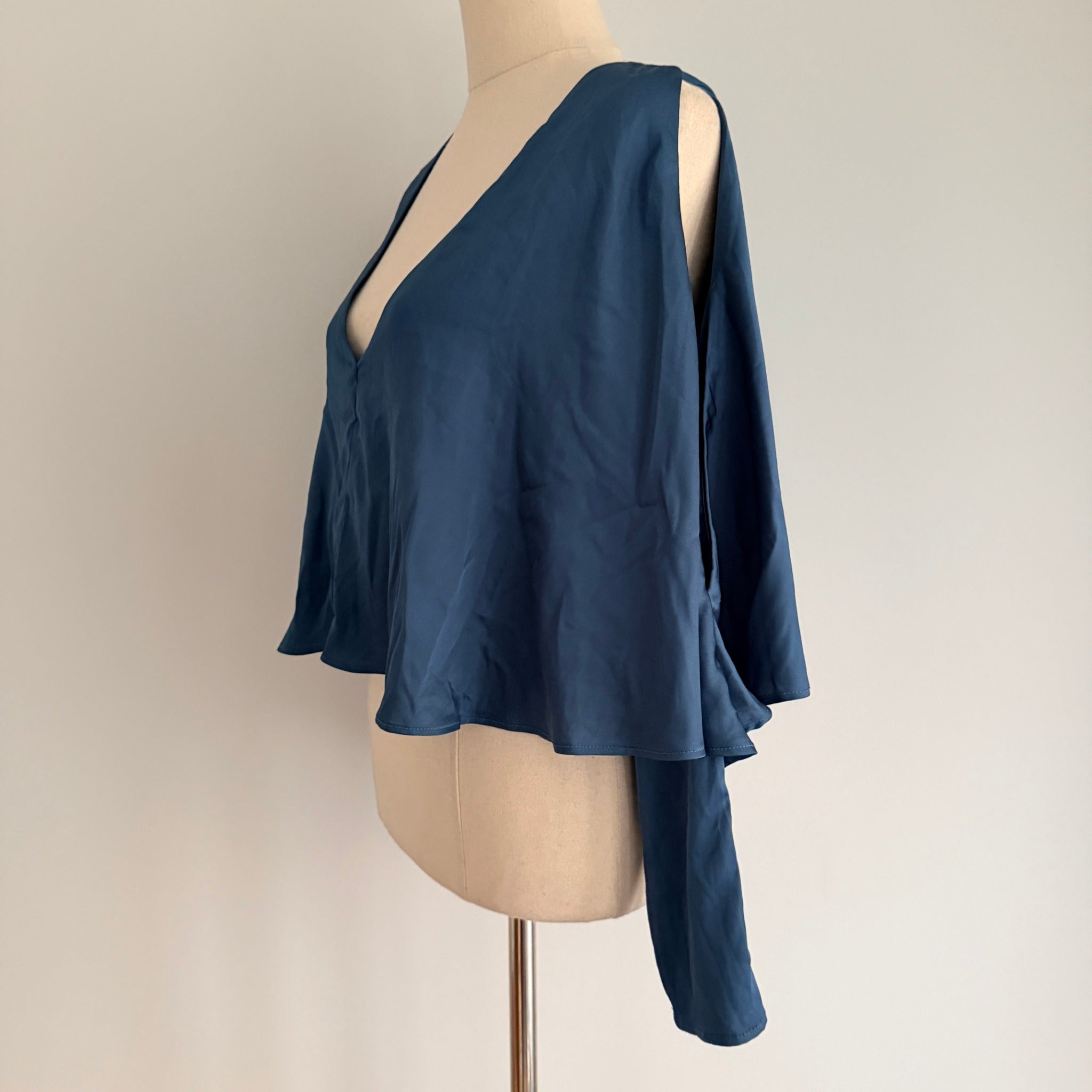 Sheike Blue V-Neck Cape Sleeve Cropped Top Size 6 - Image 11